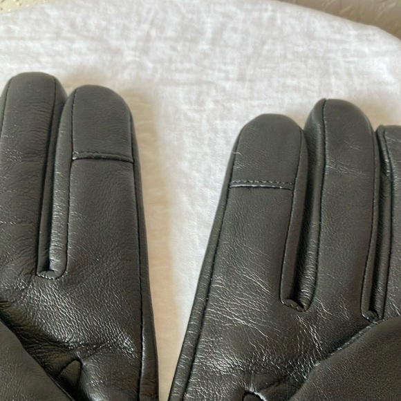 Kate Spade: Black cut out Spade Leather Gloves- Gold Tone- Small - Picture 16 of 16